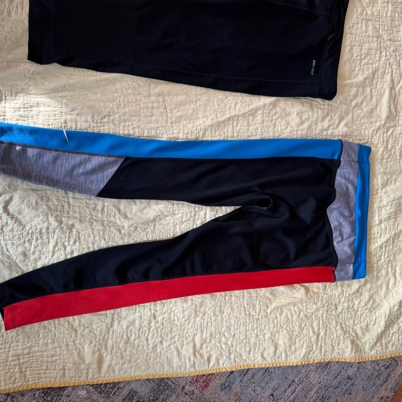 Women’s Nike Black Capri and Colorblock Leggings Set Size Medium - Picture 4 of 7